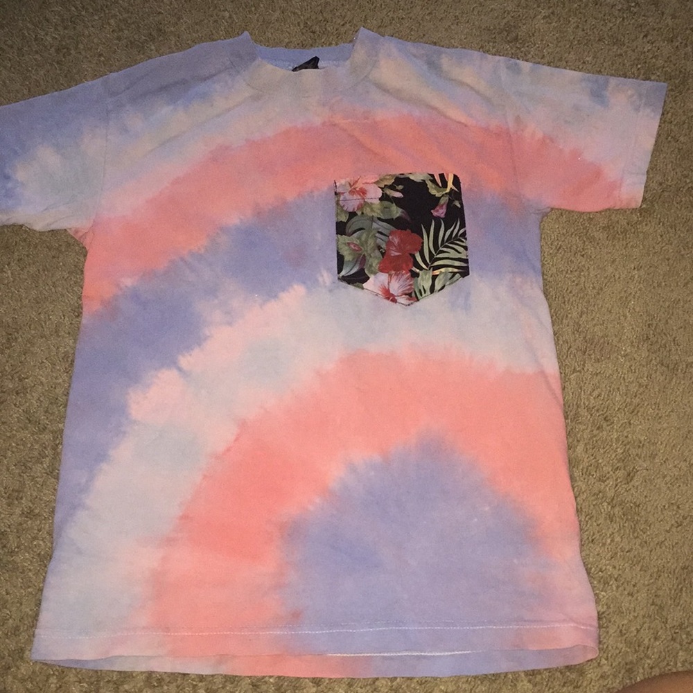Tie Dye T-shirt with flower pouch